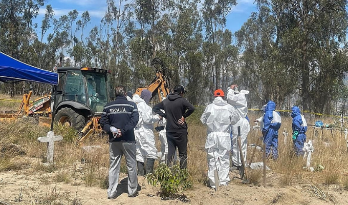 ¡Exhuman 75 cadáveres NN en Ambato!  Fiscalía busca pistas