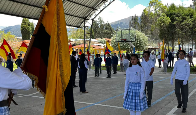¡Juramento a la Bandera sigue pese a apagones!