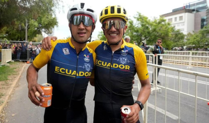 ¡Carapaz y Narváez fuera del Mundial de Ciclismo!