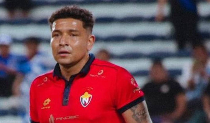 "Los dejé afuera a estos perros": Pineida arremete contra Liga