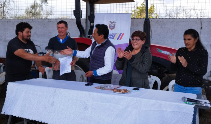 Productores de Quero reciben maquinaria agrícola por $59 mil