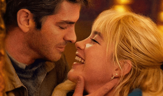 ¡Andrew Garfield y Florence Pugh ignoran el 'corte' en escena!