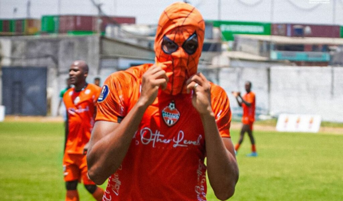 ¡Andy Tenorio revive a Spider-Man en la cancha!