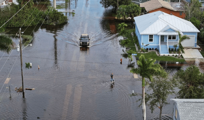 ¡Floridanos desesperados sin gasolina tras huracanes!
