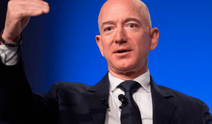 Jeff Bezos revela su clave matutina: ¡Sin teléfono al despertar!