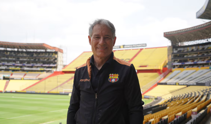 Holan deja Guayaquil: "Me voy con amargura"