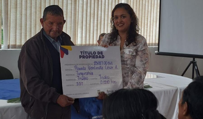 ¡Sorpresa en Tungurahua! 126 productores estrenan título de propiedad