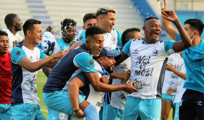 ¡Manta FC vuelve a la Serie A con goleada histórica!