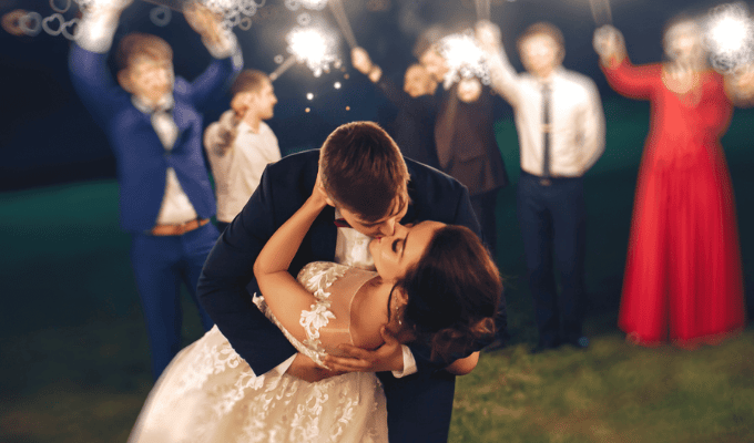 El curioso trabajo de “animador oculto” en fiestas de bodas