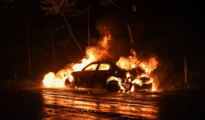 Carro de padre secuestrado en Ambato es encontrado incinerado en Quito