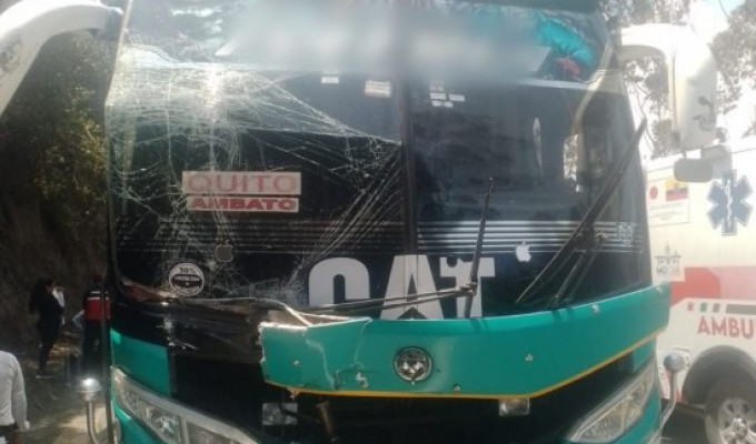 Accidente en la vía Ambato - Riobamba deja varios heridos