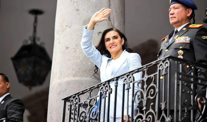 Abad acusa a Noboa de planear un golpe para reelección