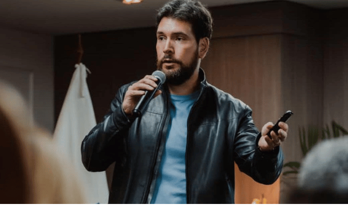 Jan Topic peleará en Fiscalía tras quedar fuera de elecciones