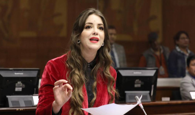 Asamblea bloquea juicio penal contra Mónica Palacios