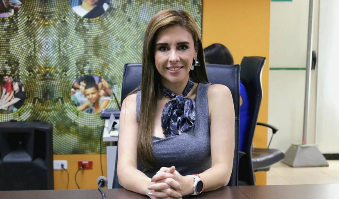Mishelle Calvache renuncia a su candidatura vicepresidencial
