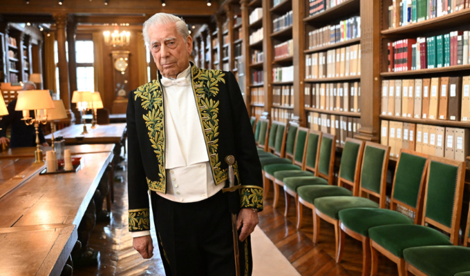 El Nobel de literatura, Mario Vargas Llosa, hospitalizado por Covid-19