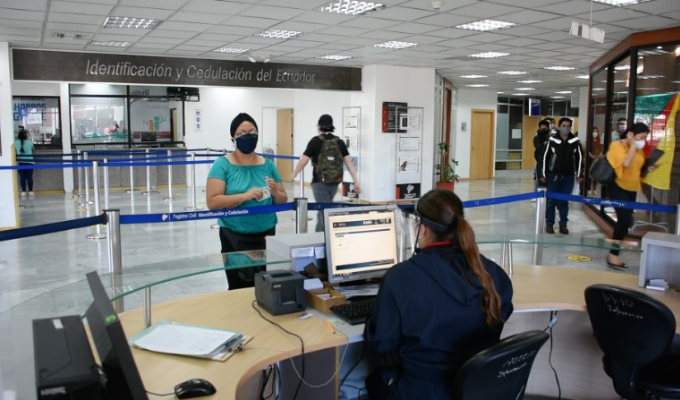 Ecuador dice adiós a la aceptación de cédulas caducadas
