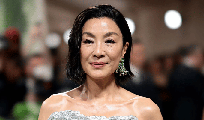 ¡Michelle Yeoh confiesa sentirse un "fracaso" por no tener hijos!