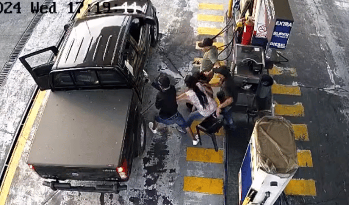Madre arrancada frente a su hijo; Quevedo en pánico
