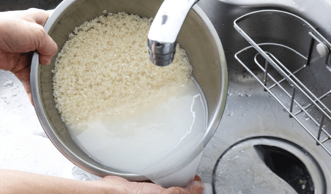 Estudios revelan si lavar el arroz afecta su calidad al cocinarlo