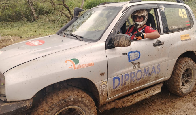 Tungurahuenses brillan en semifinal de autocross en Puyo