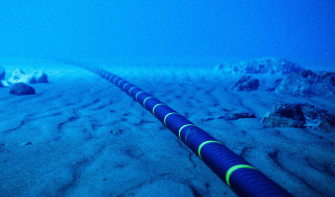 Meta planea un cable submarino de 40.000 km para conectar el mundo