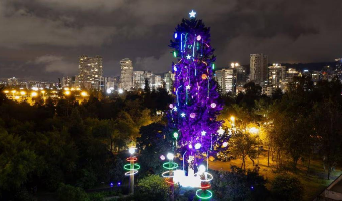 Árbol navideño de 40 metros en Quito usará energía solar