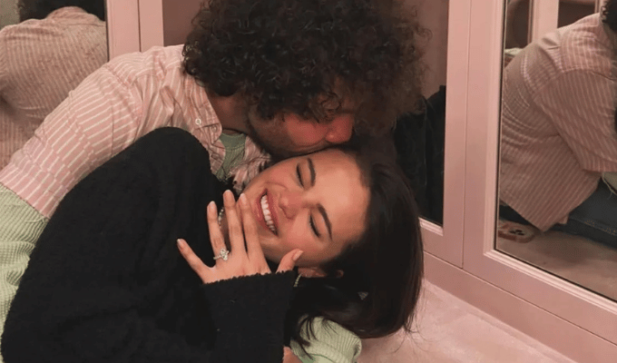 ¡Selena Gomez anuncia su compromiso con Benny Blanco!