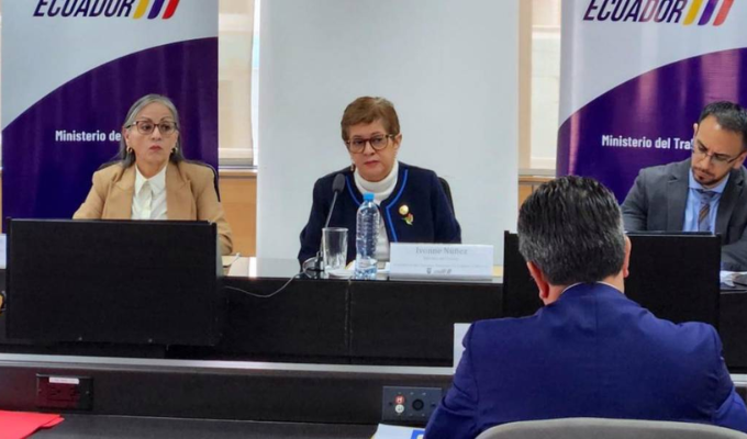 Ministra promete salario básico justo para 2025