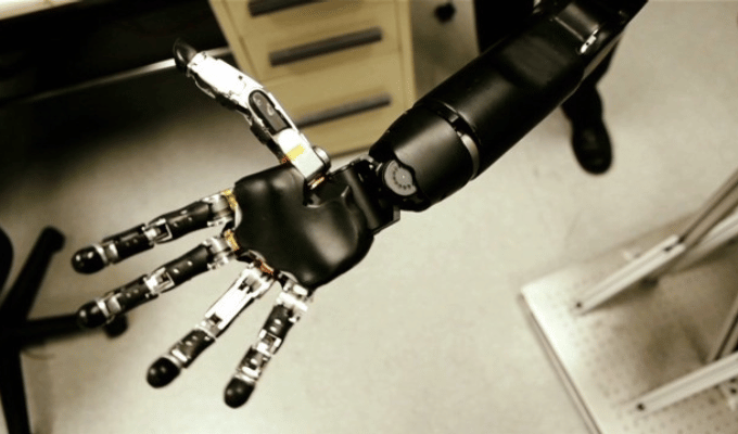 ¡Neuralink avanza con su chip cerebral revolucionario!