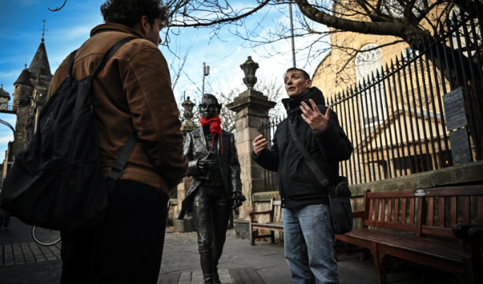 En Edimburgo, las personas sin hogar son ahora guías turísticas