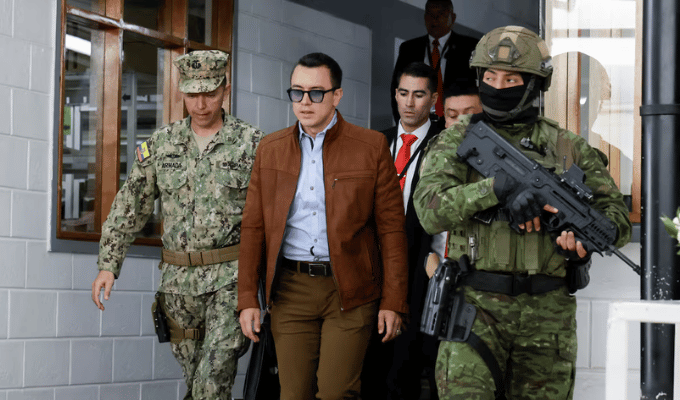 Gobierno de Noboa recurre a militares en crisis y conflictos
