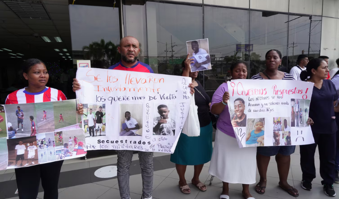 Familias claman justicia por niños desaparecidos en Guayaquil.