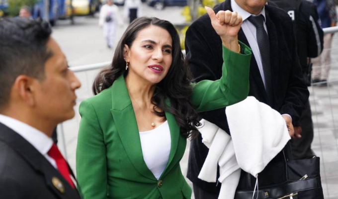 Jueza anula sanción y restituye a Abad en la Vicepresidencia