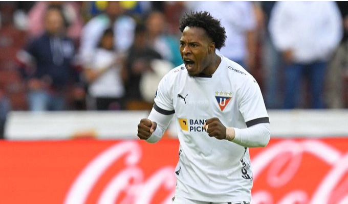 Julio no seguirá en LDU; firma con Xolos de México.