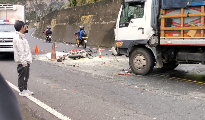 Fatal Accidente en Vía Pelileo – Baños: Muere Motociclista Tras Choque