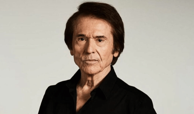 Raphael enfrenta un linfoma cerebral y cancela su gira en Madrid