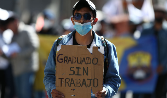 Ecuador perdió 132 mil empleos plenos en un año, reportó el INEC