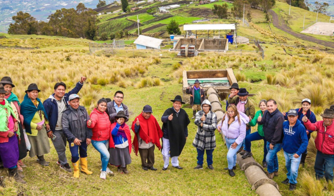 Prefecto evaluó planes de páramos en Kisapincha y Calhua.