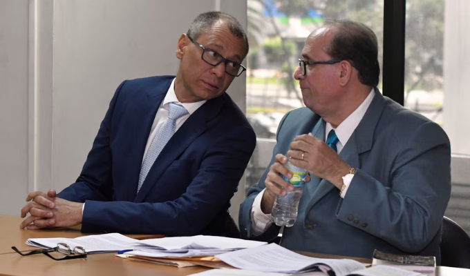 Exabogado de Glas asume cargo en el Cpccs tras destitución