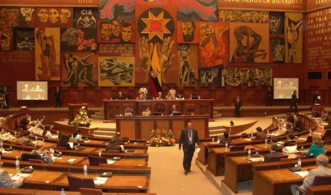 Asamblea en aprietos por licencias a candidatos antes de receso