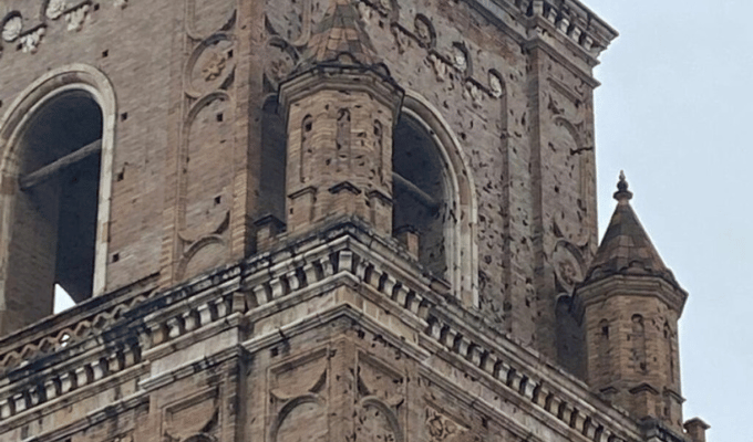 ¿Por qué la Catedral de Cuenca está llena de mashos nocturnos?