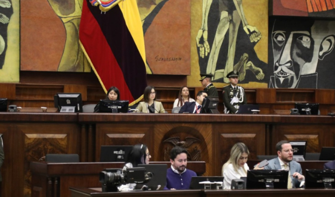 Asamblea regresa decreto clave de Noboa