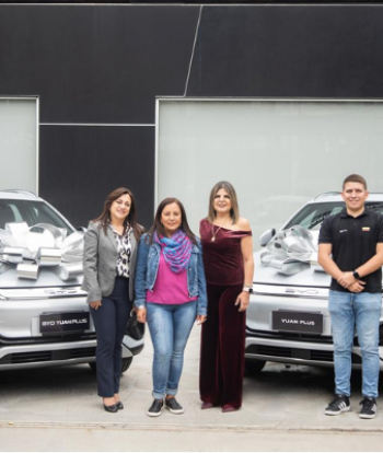 Sukasa premia a una ganadora con dos autos eléctricos BYD