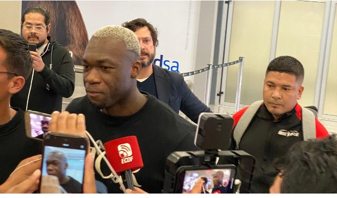 Felipe Caicedo aterrizó en Quito para unirse al Barcelona SC