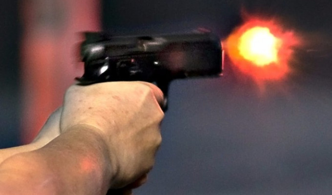 Delincuentes disparan a policías para escapar en Ambato