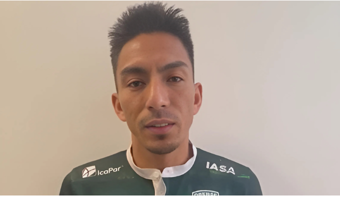 ¡Fichaje de lujo! Ángel Mena ya se puso la camiseta del Orense SC
