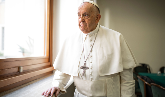 El papa Francisco sufrió una nueva caída en el Vaticano