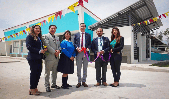 Ministerio entregó aulas, baños y más en escuela de Puerto Arturo