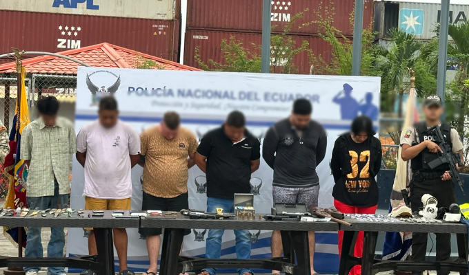 Operativo policial en Pascuales: seis detenidos y arsenal incautado